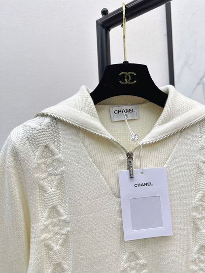 Half-open zip-up knit sweater