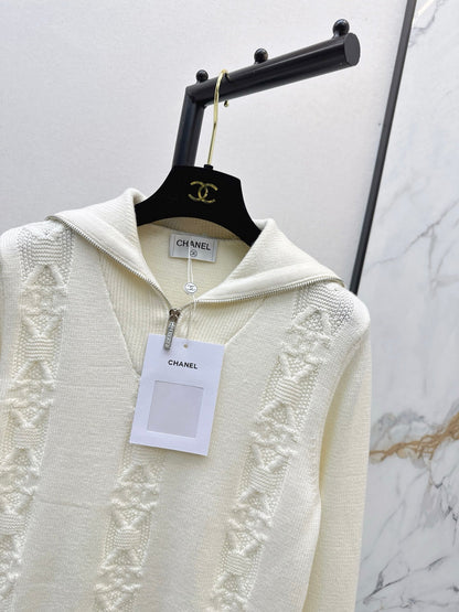 Half-open zip-up knit sweater