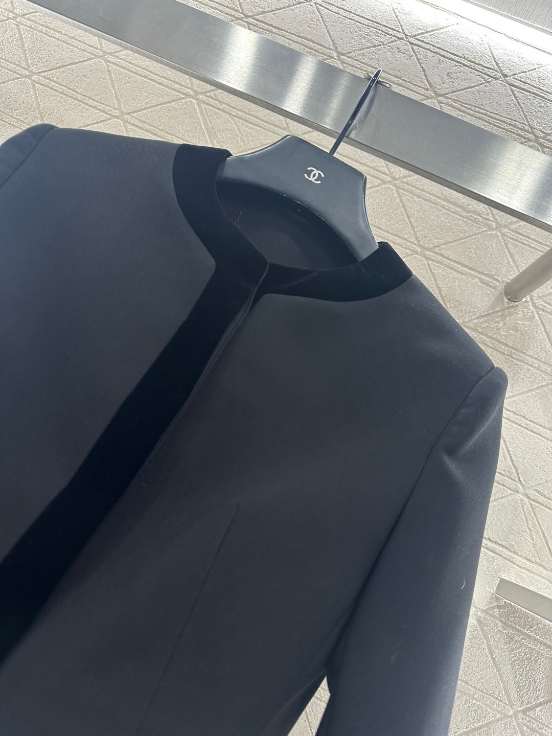 Straight-shoulder blazer