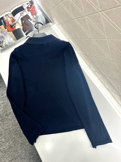 Long-sleeved collared top