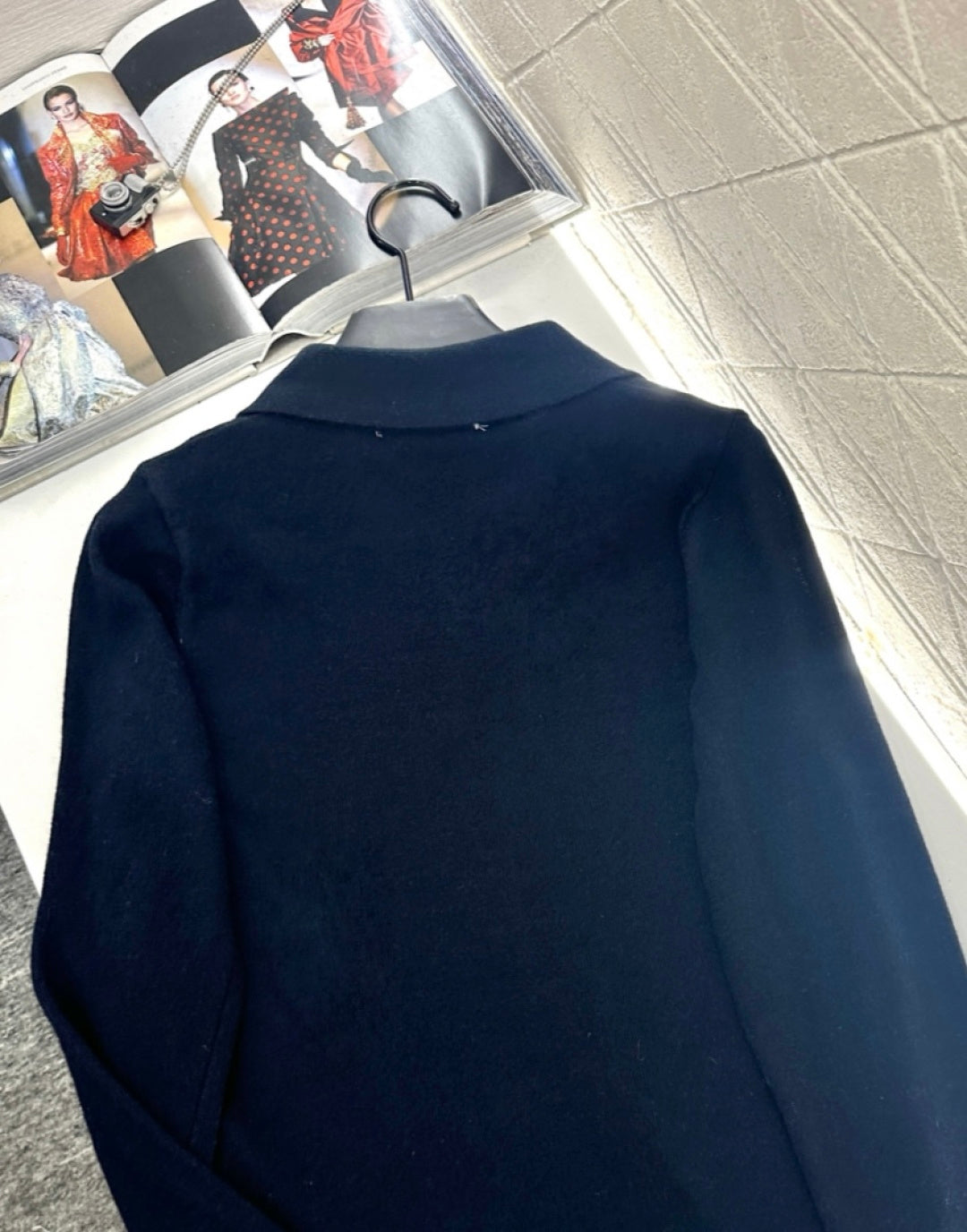 Long-sleeved collared top