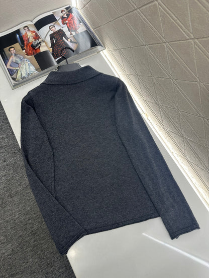 Long-sleeved collared top