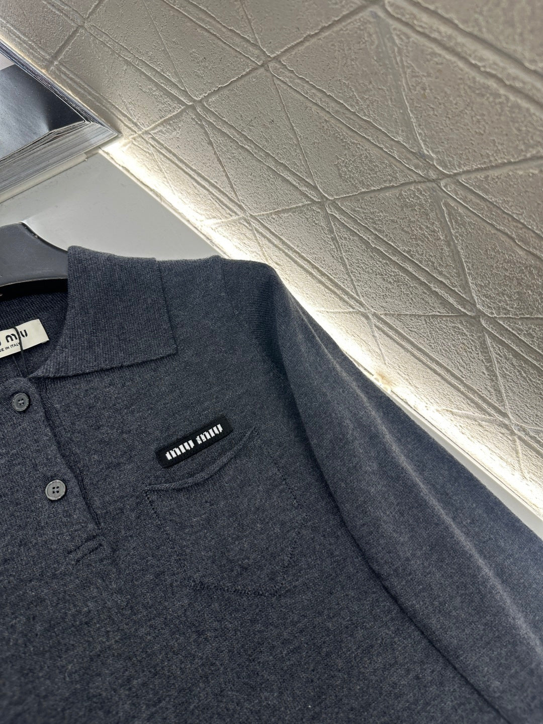 Long-sleeved collared top