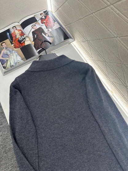 Long-sleeved collared top