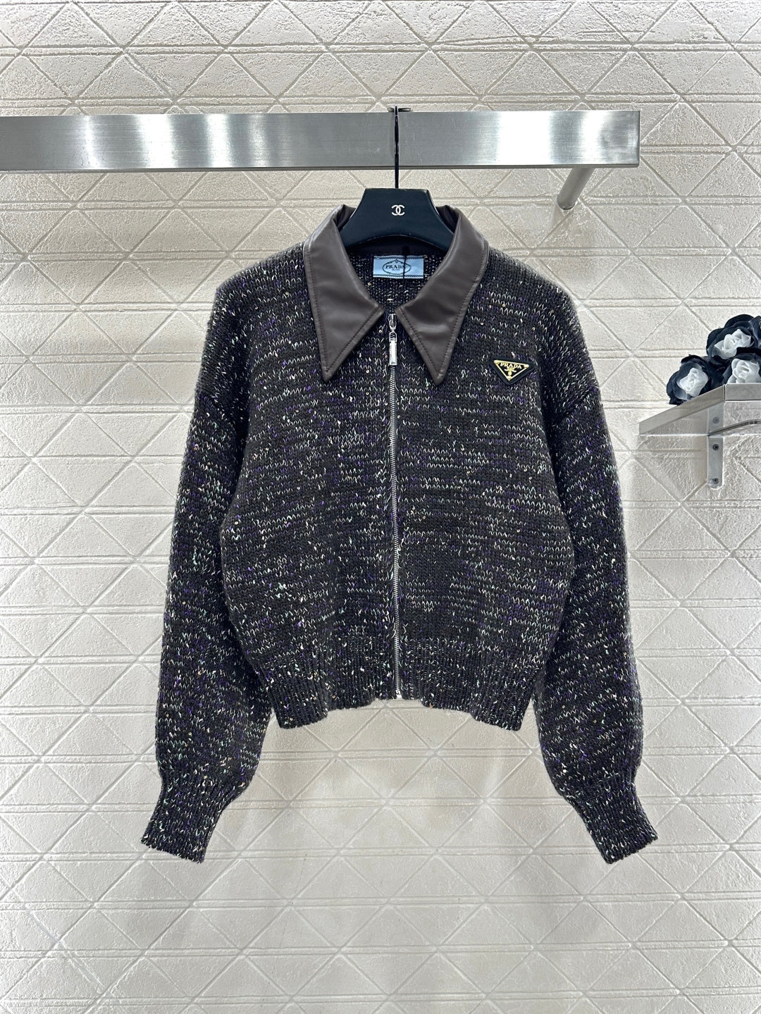 Leather-trimmed lapel zip-up jacket