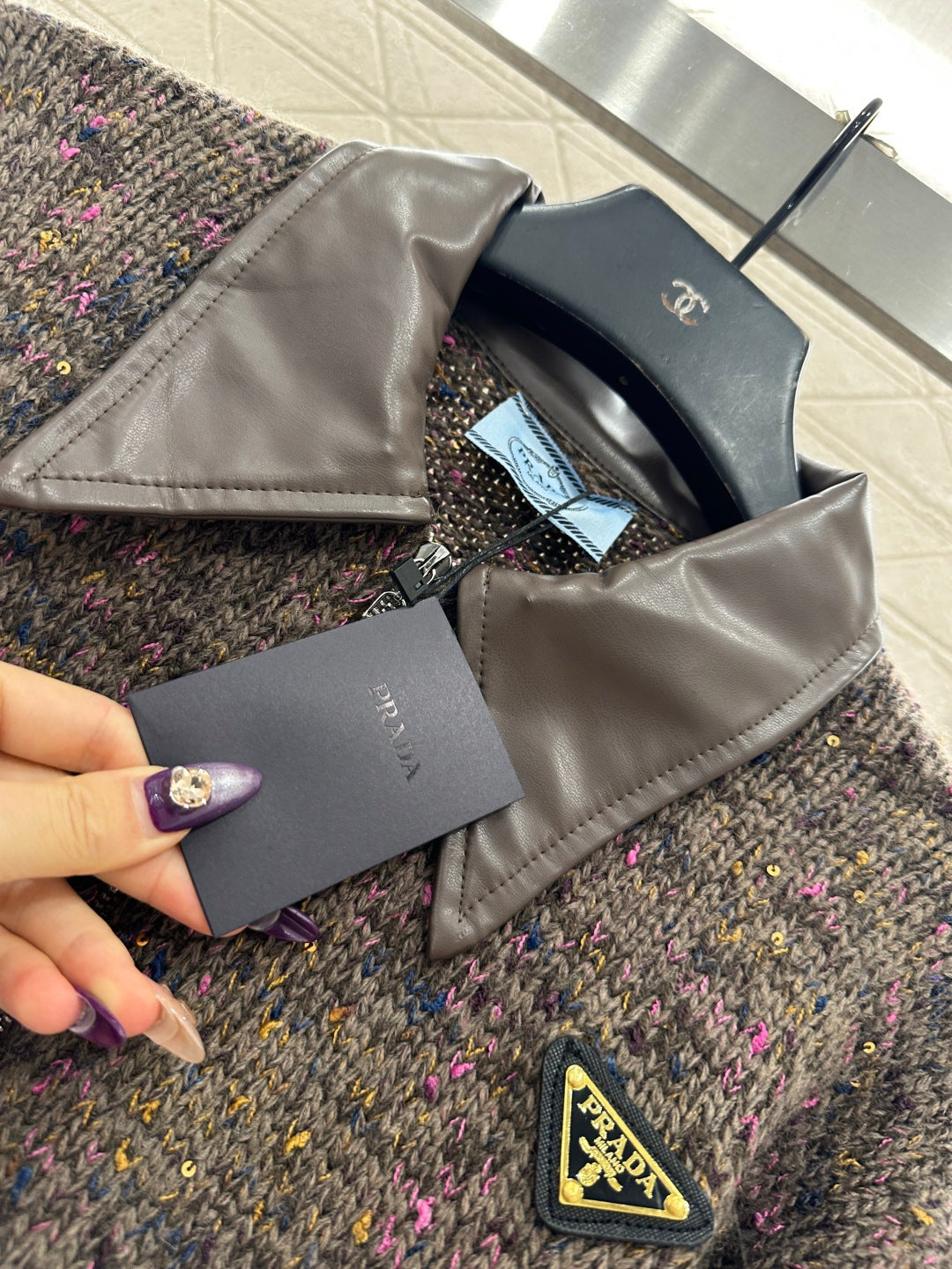 Leather-trimmed lapel zip-up jacket