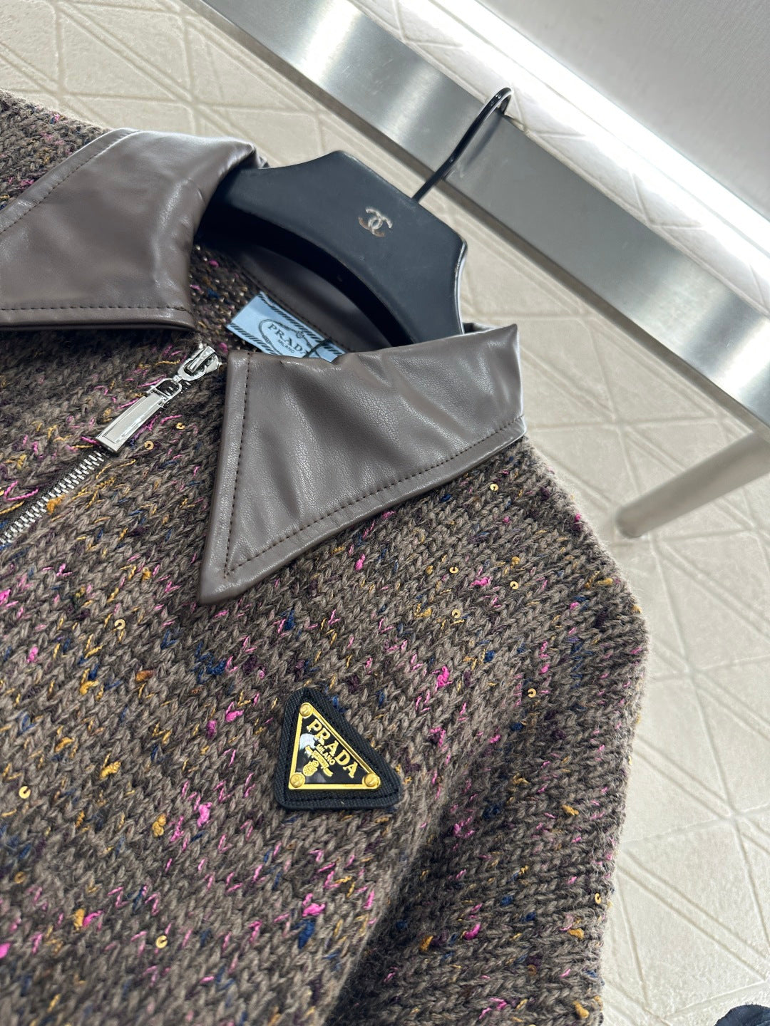 Leather-trimmed lapel zip-up jacket