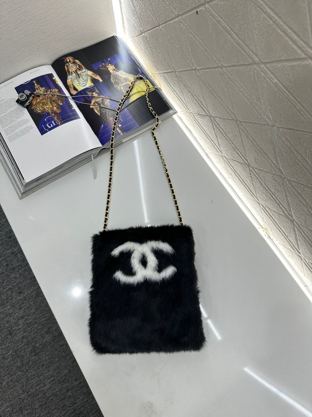 Chain Fur Hand Warmer Bag