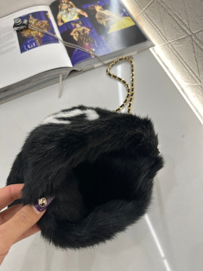 Chain Fur Hand Warmer Bag