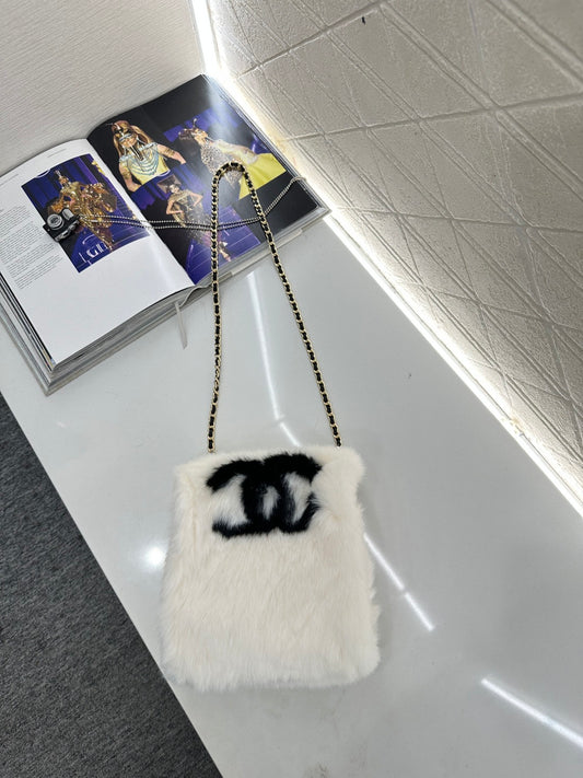 Chain Fur Hand Warmer Bag