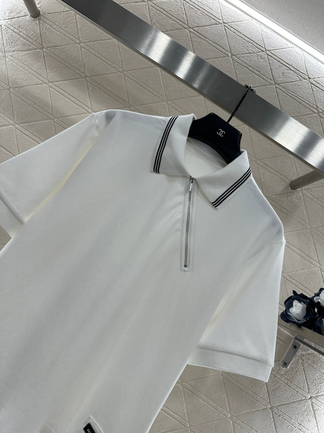 Side-cut Zipper T-shirt
