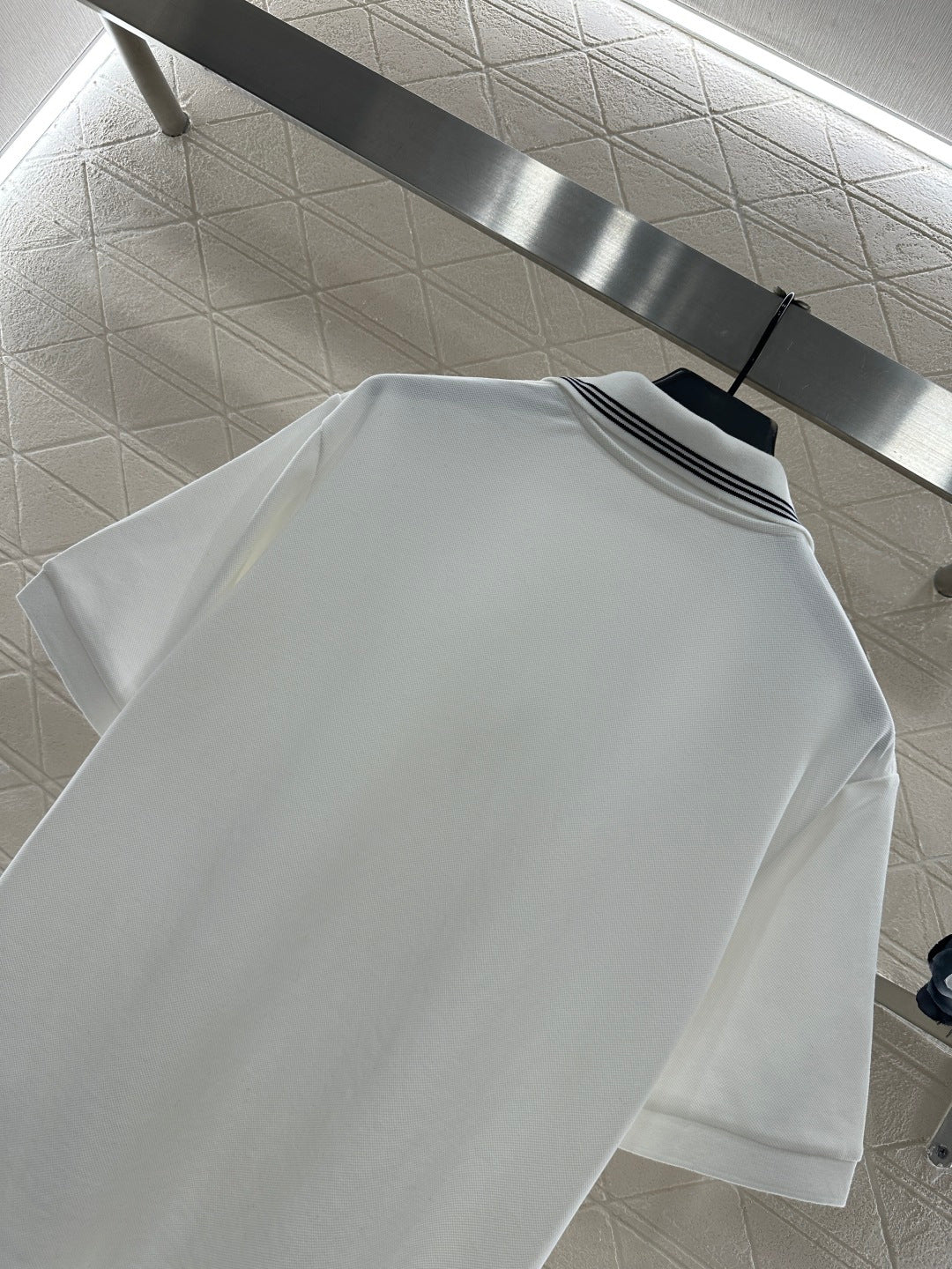 Side-cut Zipper T-shirt