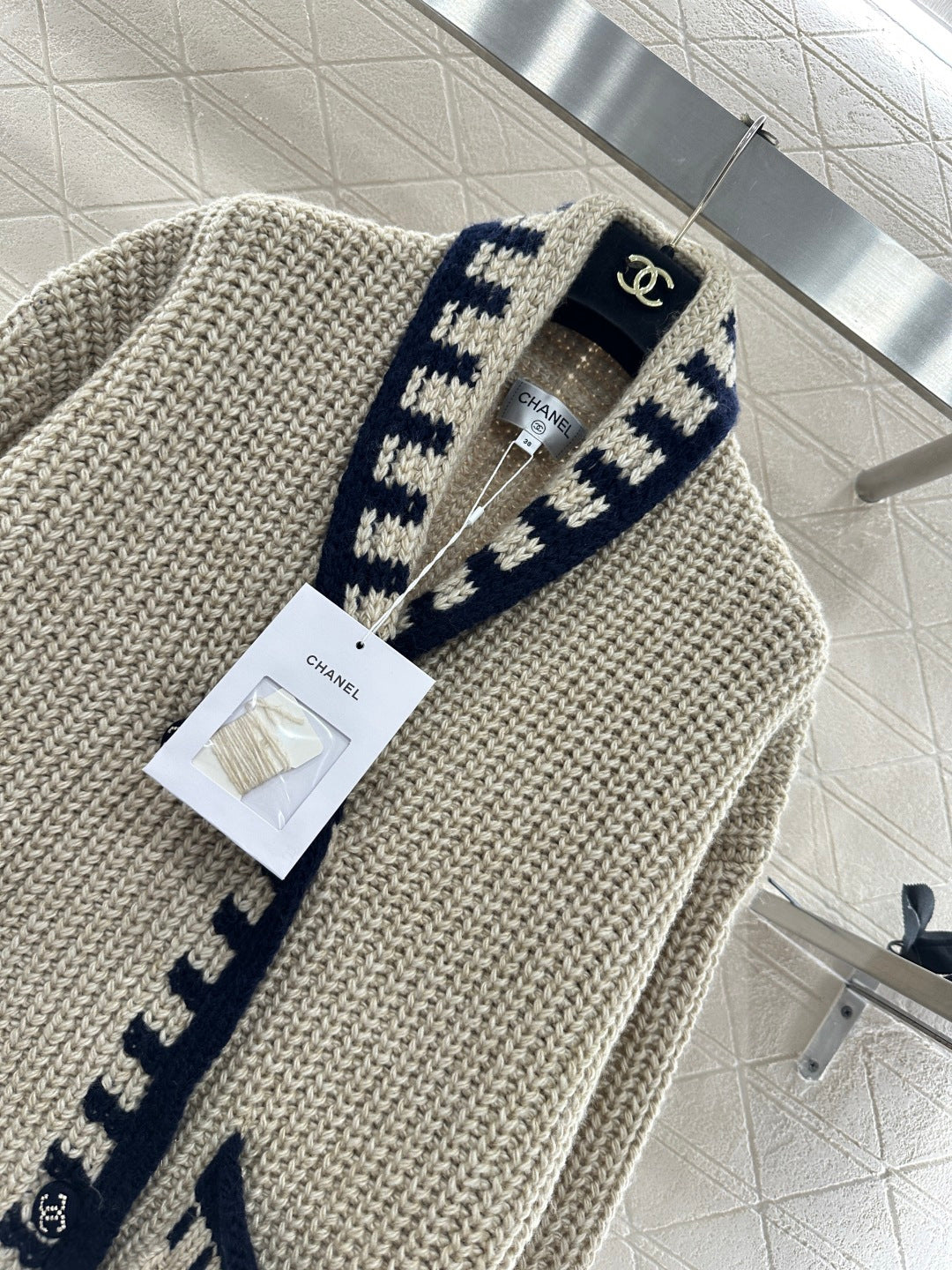 Color-blocked Collared Cardigan