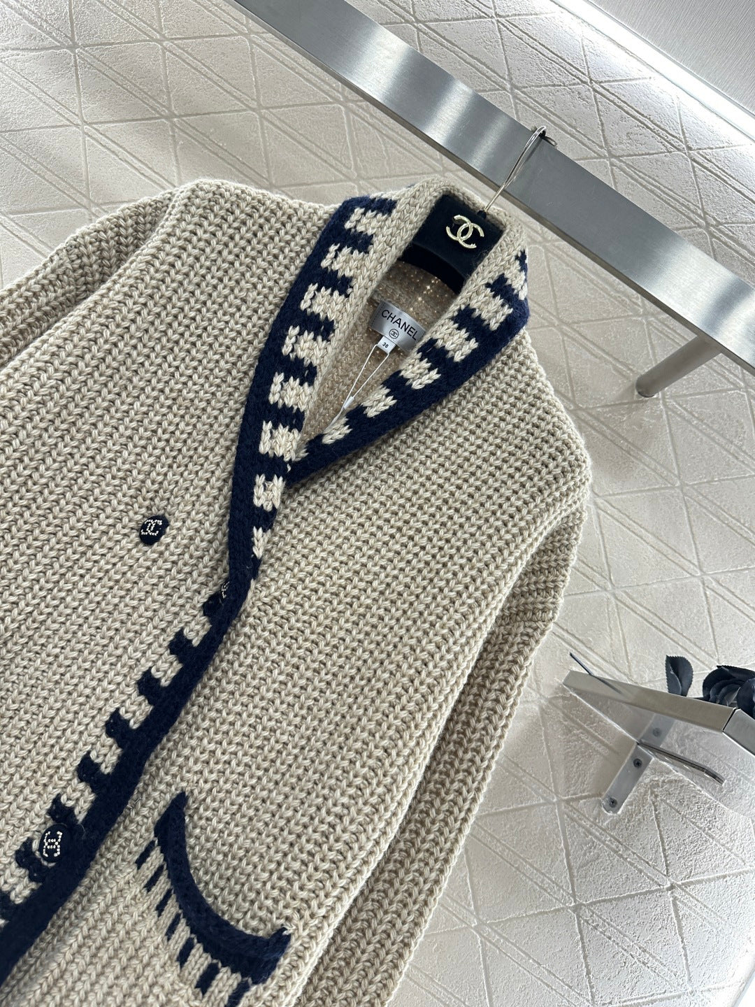 Color-blocked Collared Cardigan