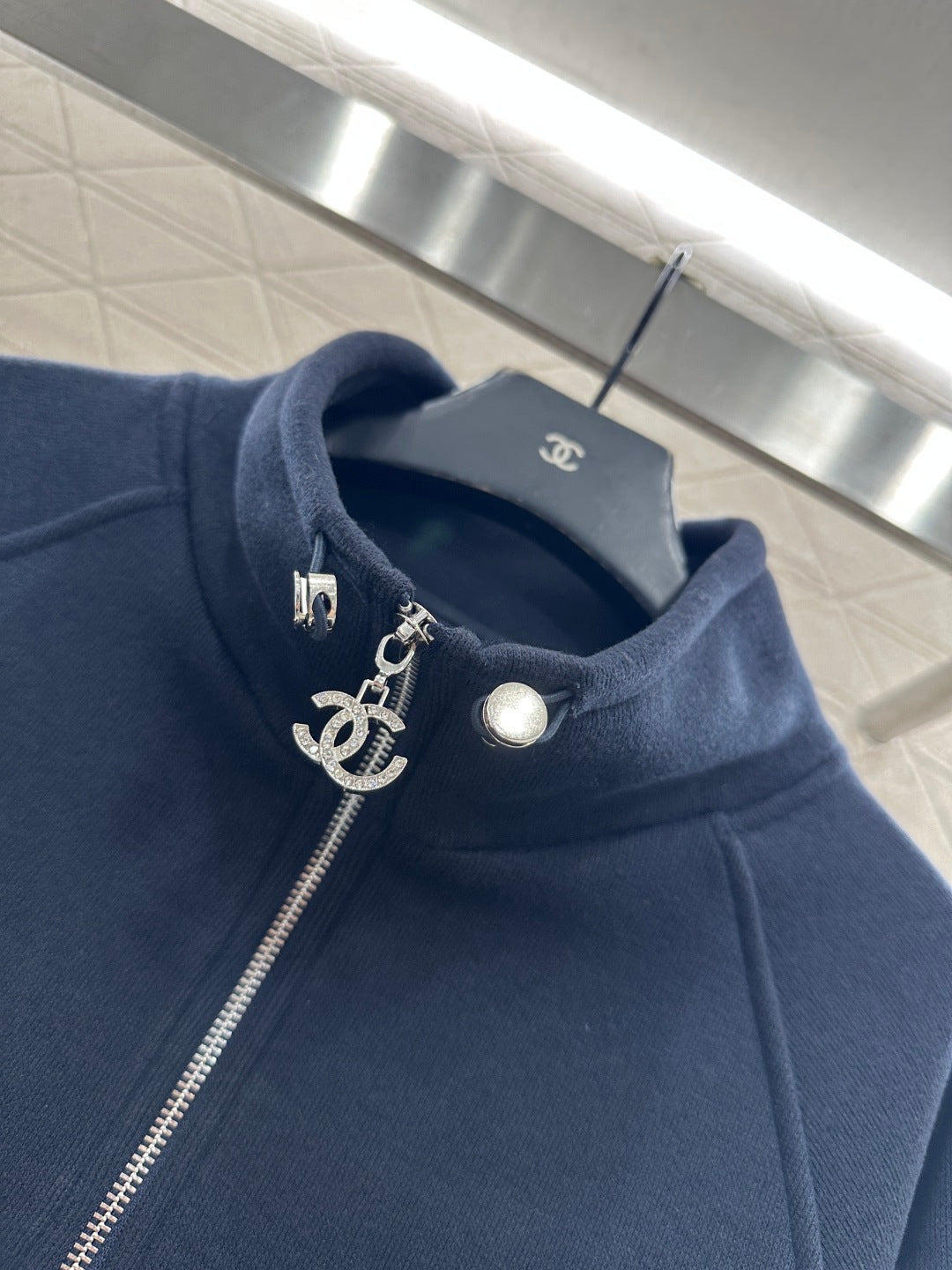 Located Half-Open Placket Set