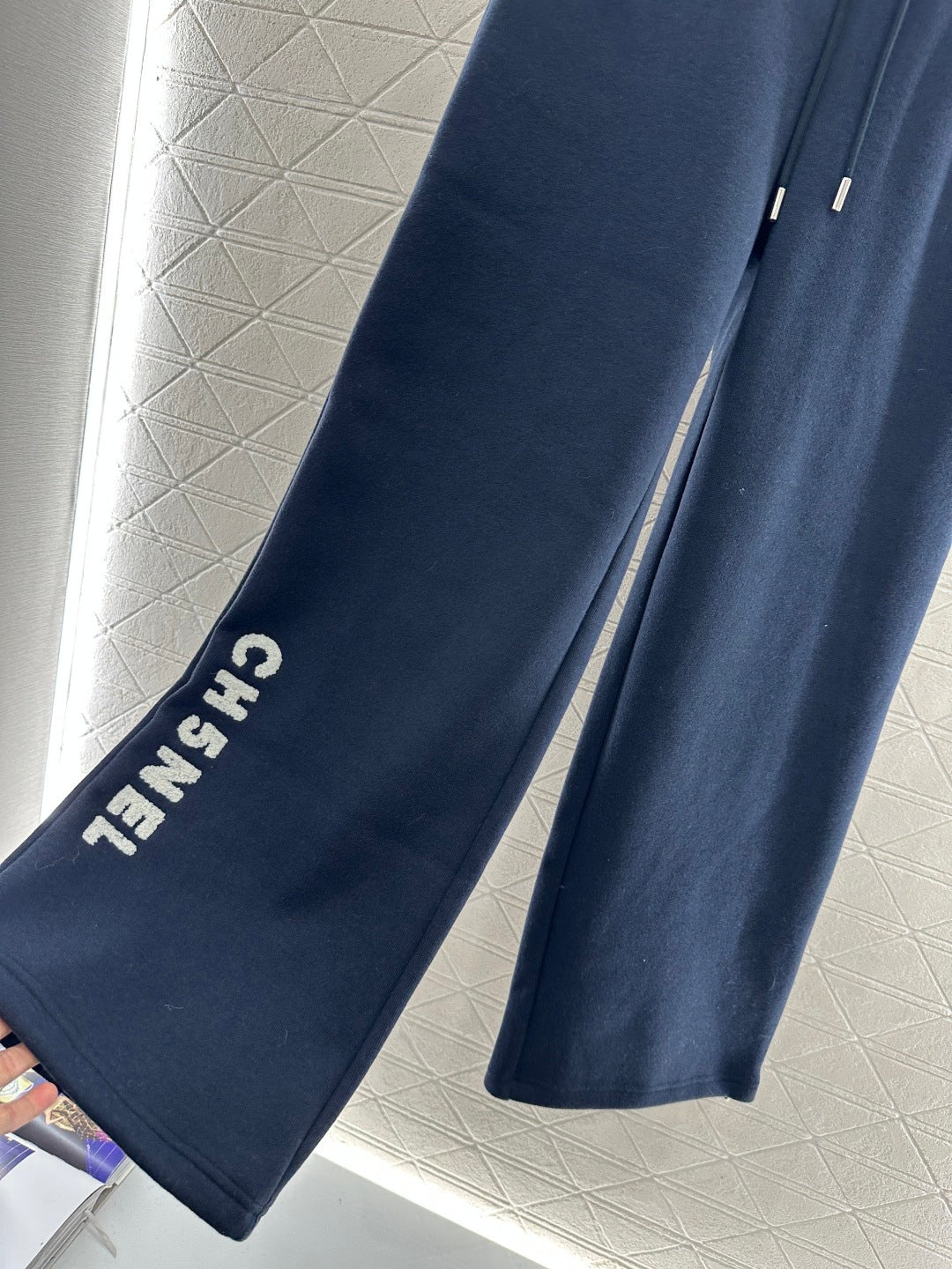 Located Half-Open Placket Set
