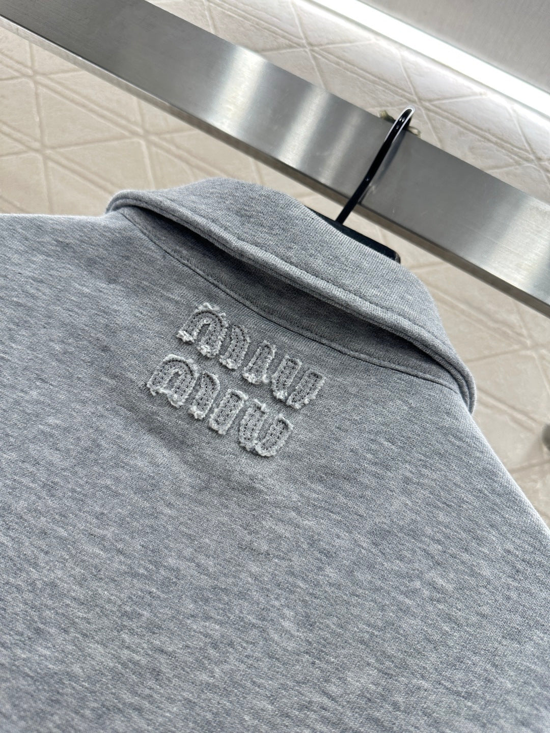 Lolo-front Diagonal Zipper Sweatshirt