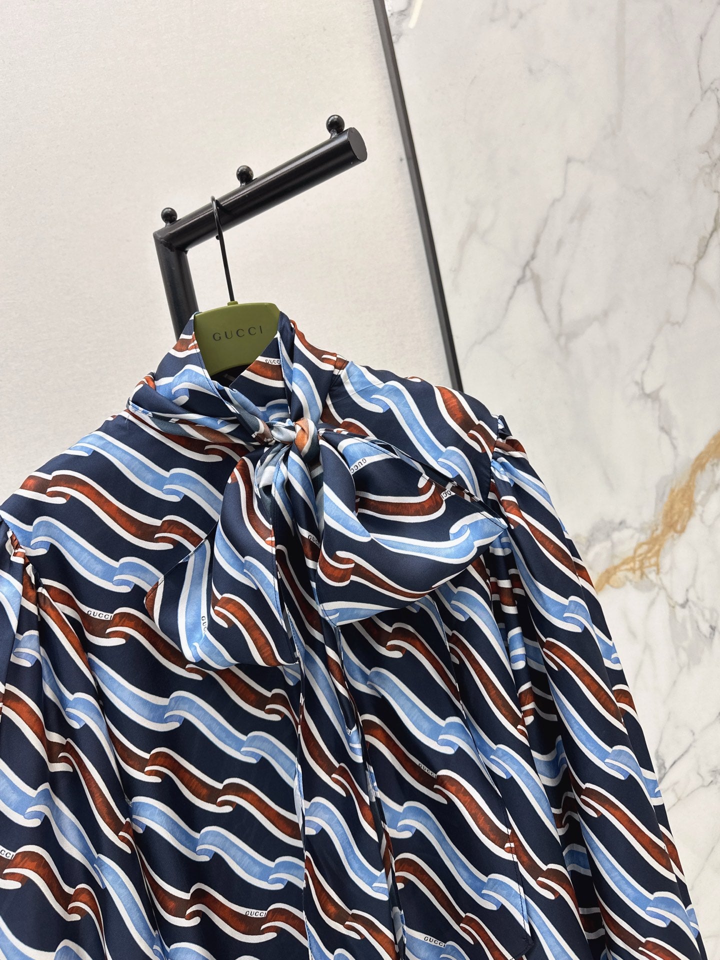 Ribbon 3D Print Silk Shirt