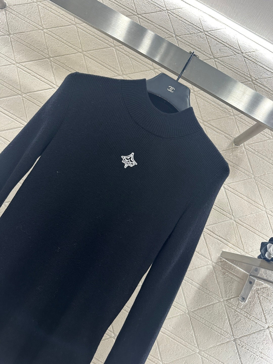 High-Neck Logo Base Layer