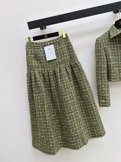 High-waisted pleated midi skirt
