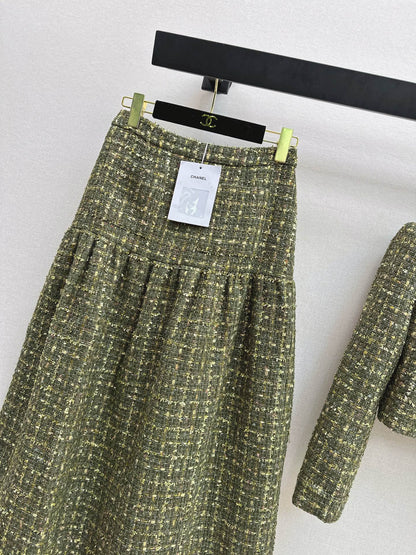 High-waisted pleated midi skirt