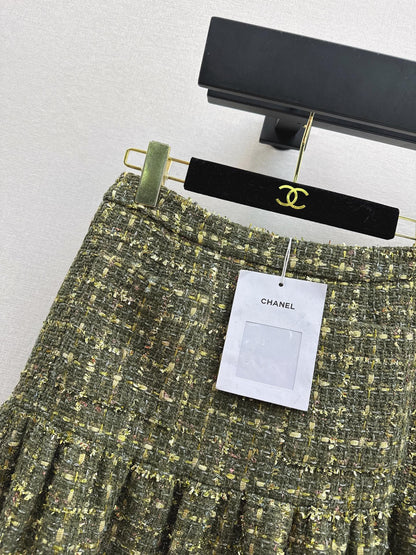 High-waisted pleated midi skirt