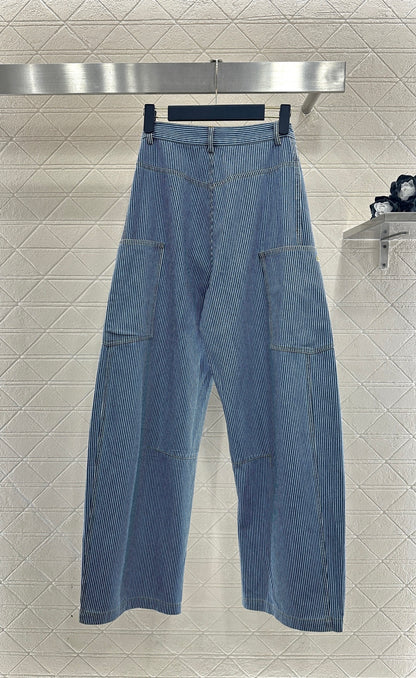 Wide-Leg Curved Jeans