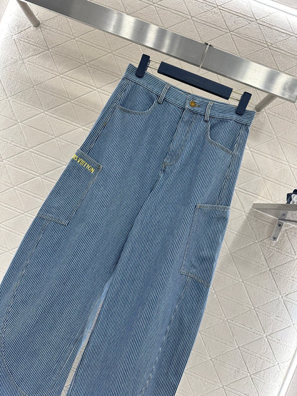Wide-Leg Curved Jeans