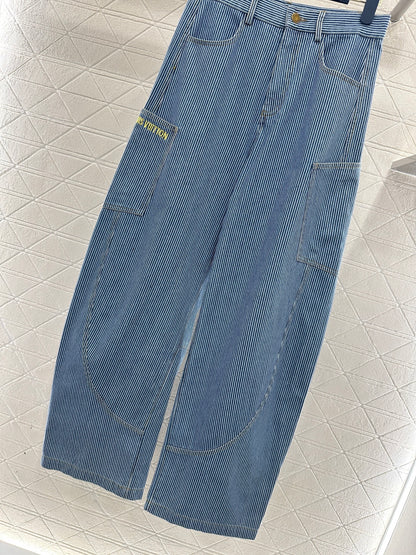 Wide-Leg Curved Jeans