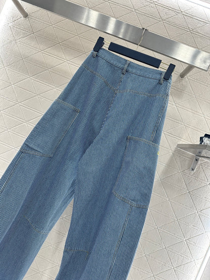 Wide-Leg Curved Jeans