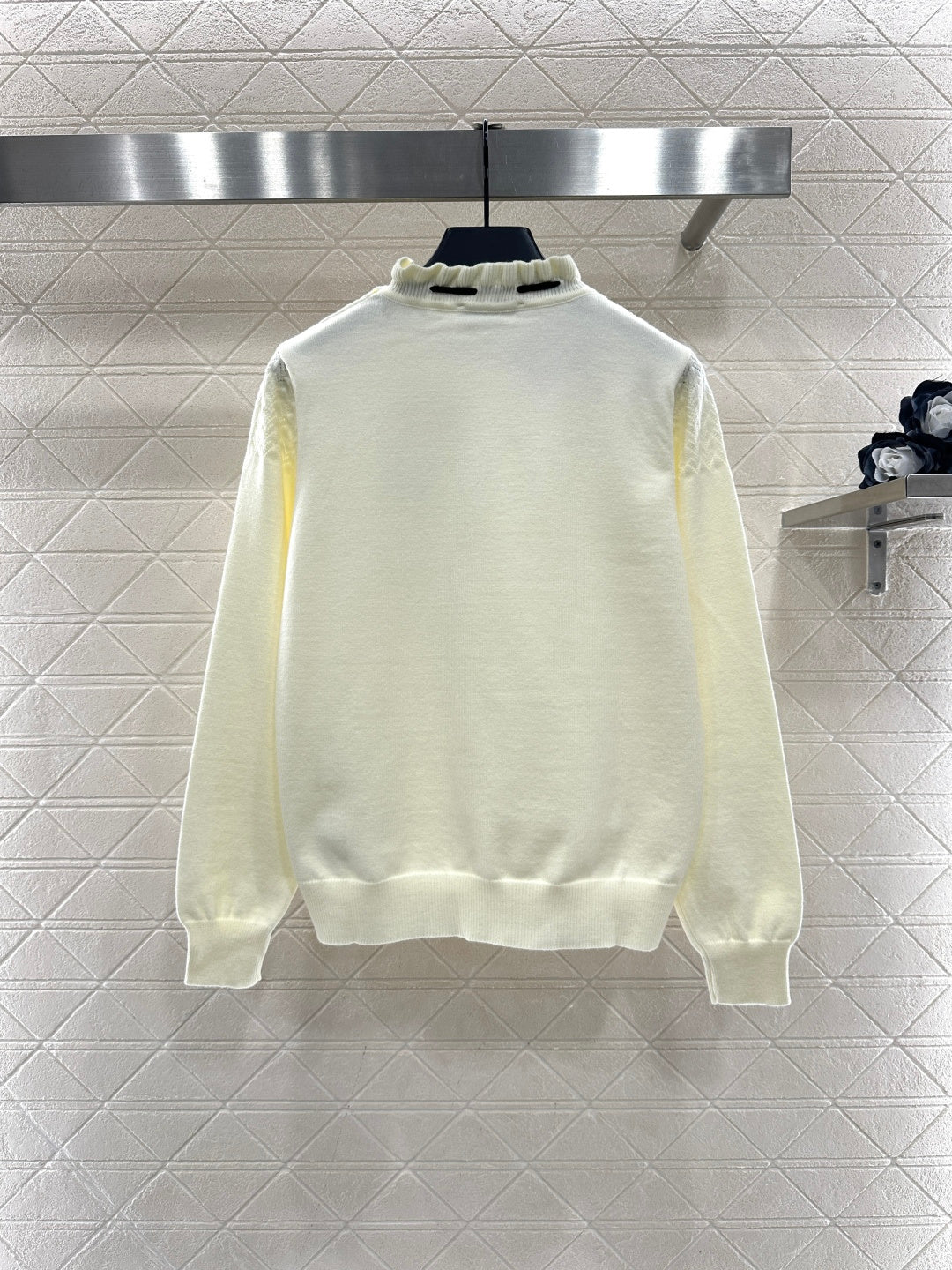 Bow-tie Tulip Collar Sweater