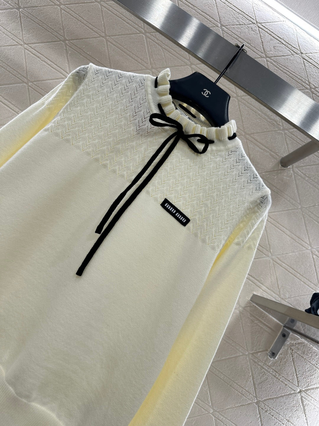 Bow-tie Tulip Collar Sweater