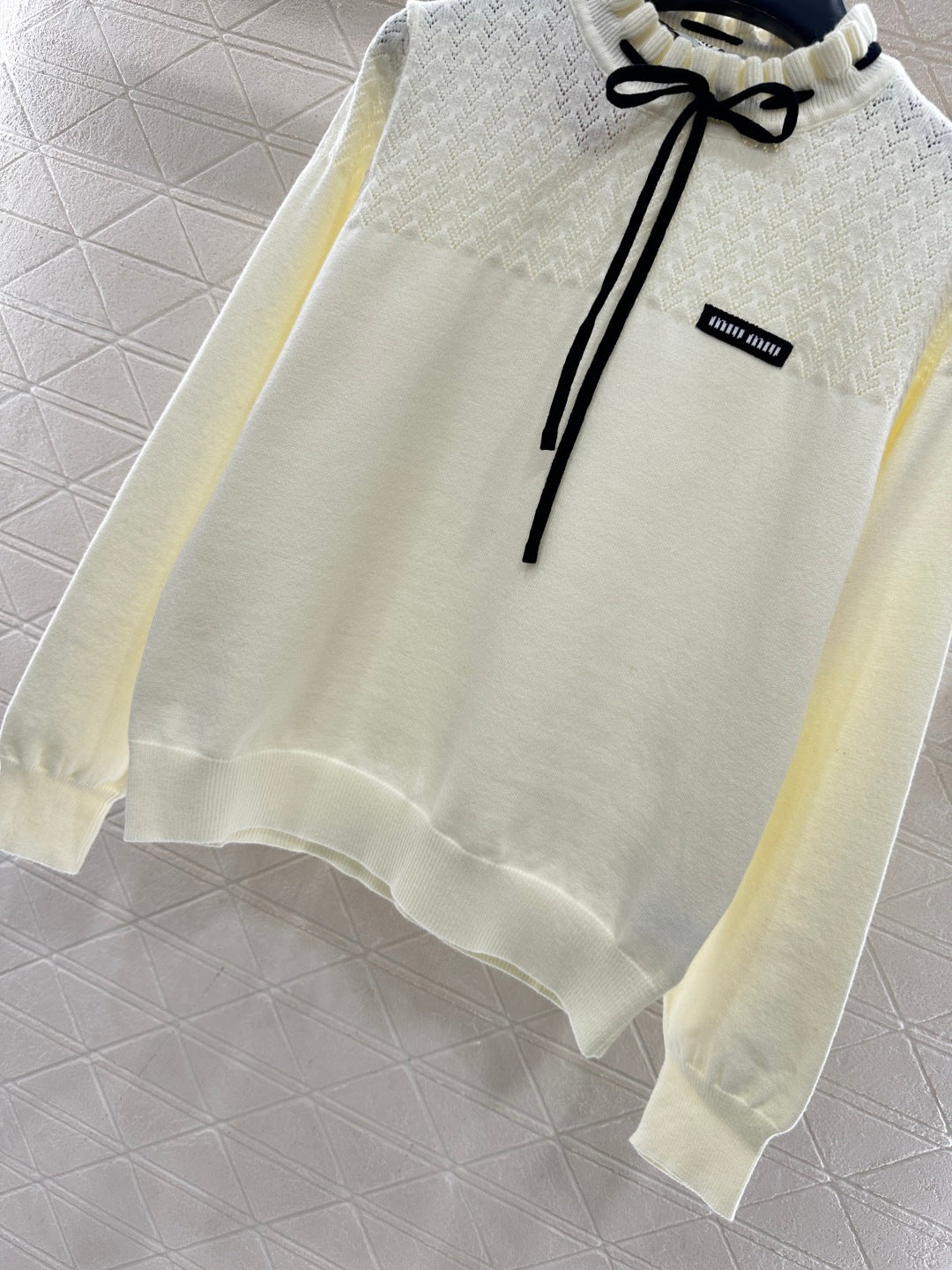 Bow-tie Tulip Collar Sweater