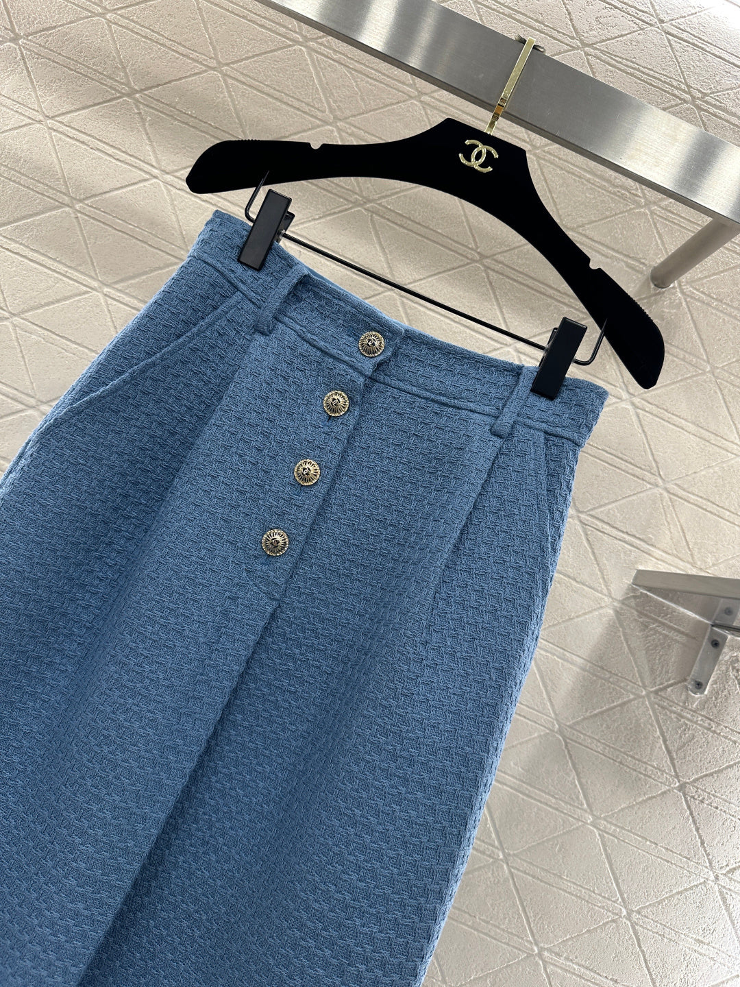 Located Short Jacket/Skirt