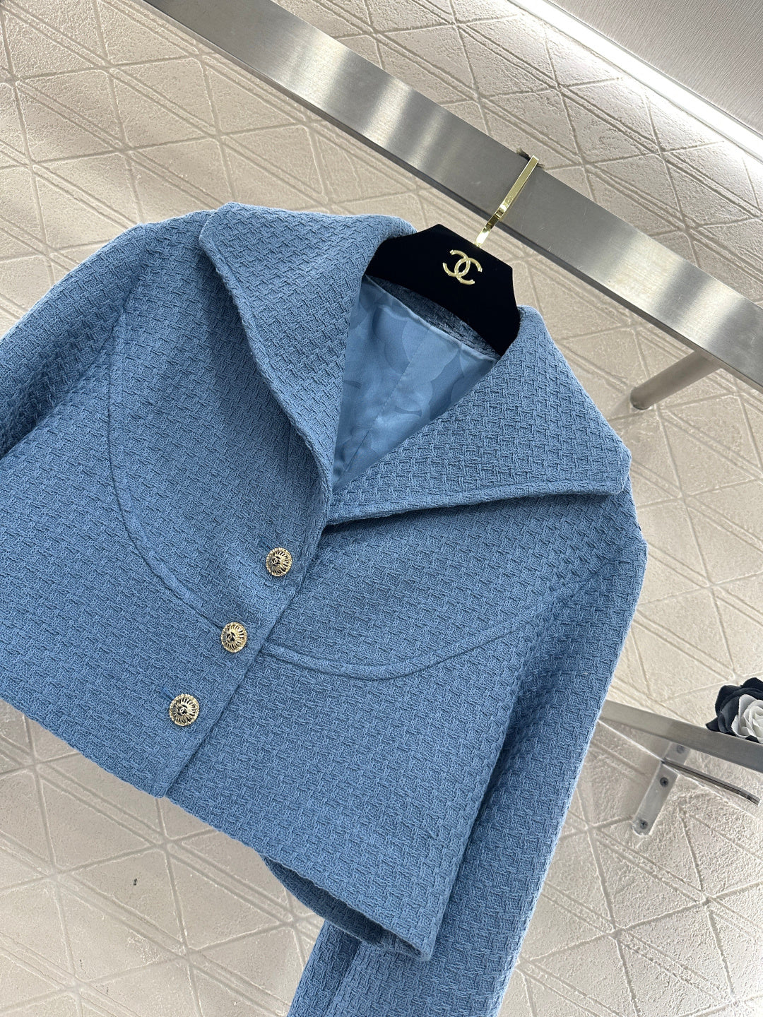 Located Short Jacket/Skirt