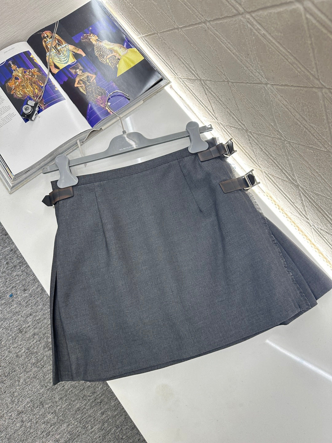 High-waisted pleated mini skirt