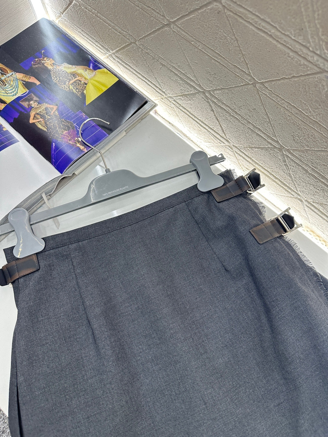 High-waisted pleated mini skirt