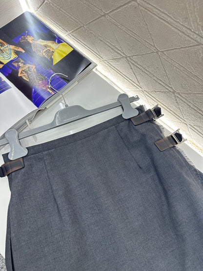 High-waisted pleated mini skirt