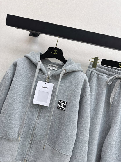 Casual Suit with Logo Badge Decoration