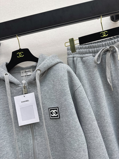 Casual Suit with Logo Badge Decoration