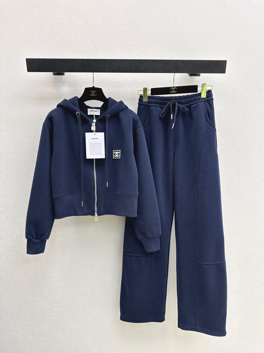 Casual Suit with Logo Badge Decoration