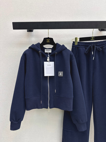 Casual Suit with Logo Badge Decoration