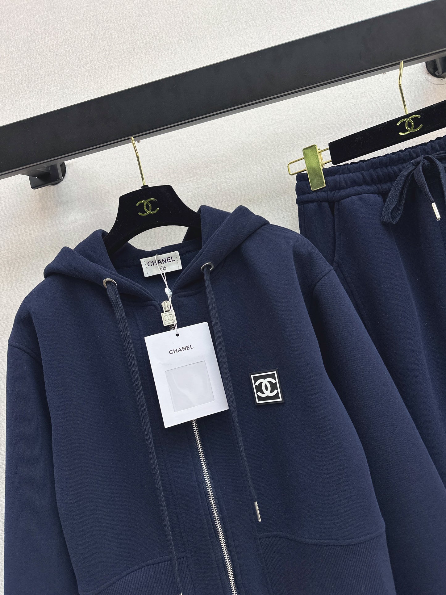 Casual Suit with Logo Badge Decoration