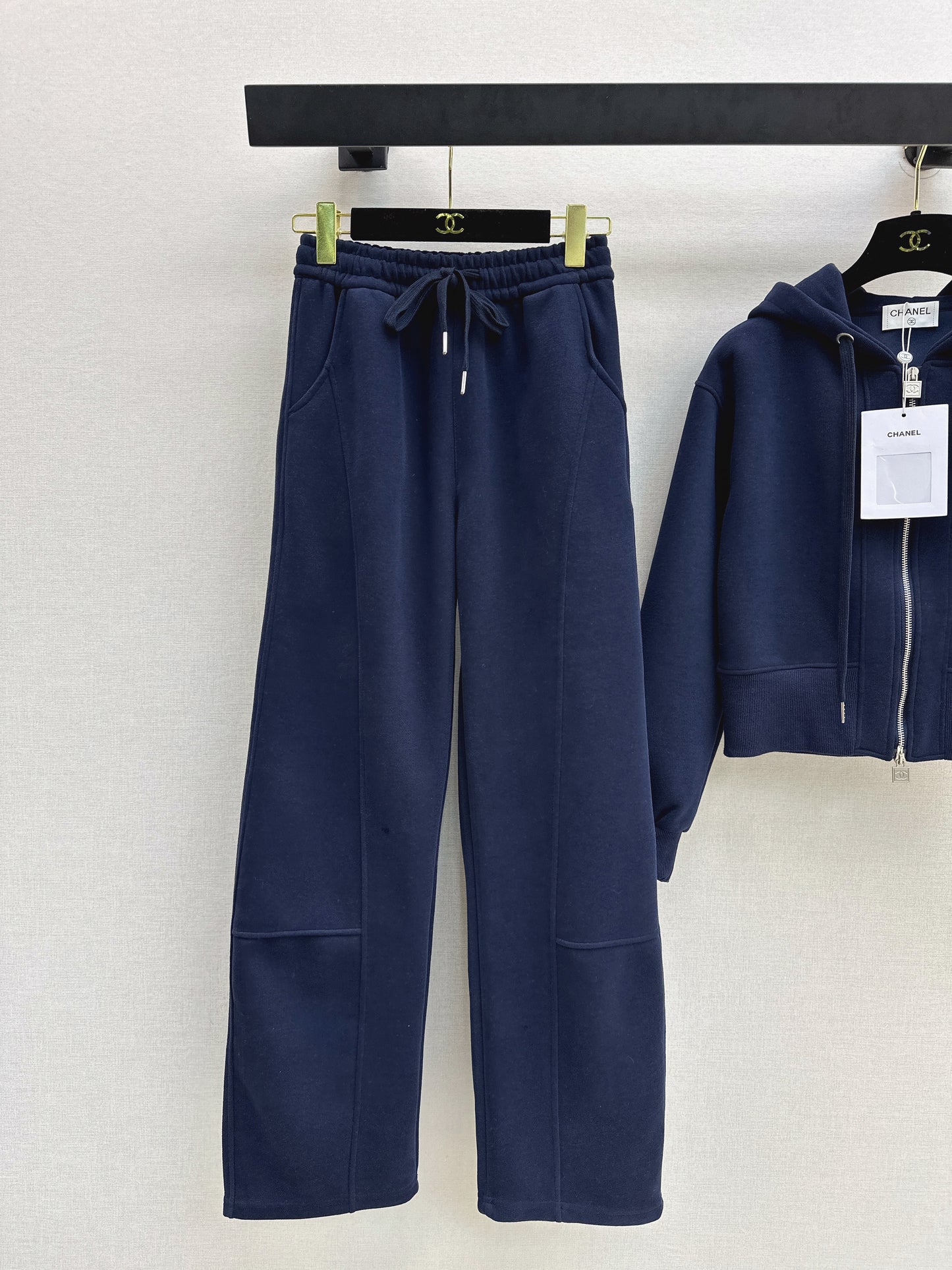 Casual Suit with Logo Badge Decoration
