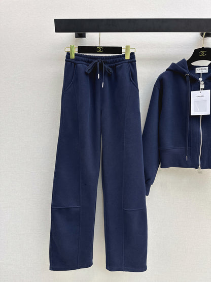 Casual Suit with Logo Badge Decoration