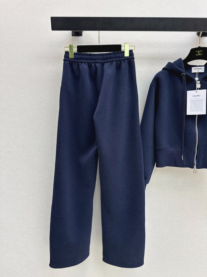 Casual Suit with Logo Badge Decoration