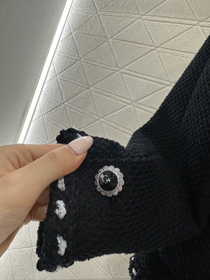 Round Neck Tie-Edge Coat