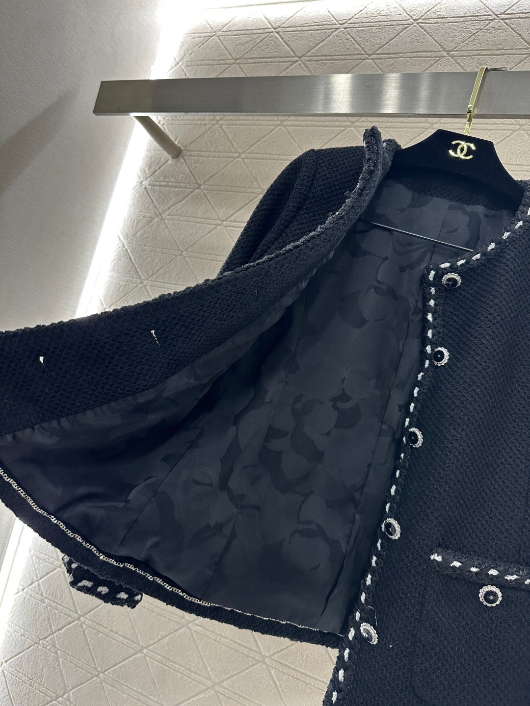 Round Neck Tie-Edge Coat