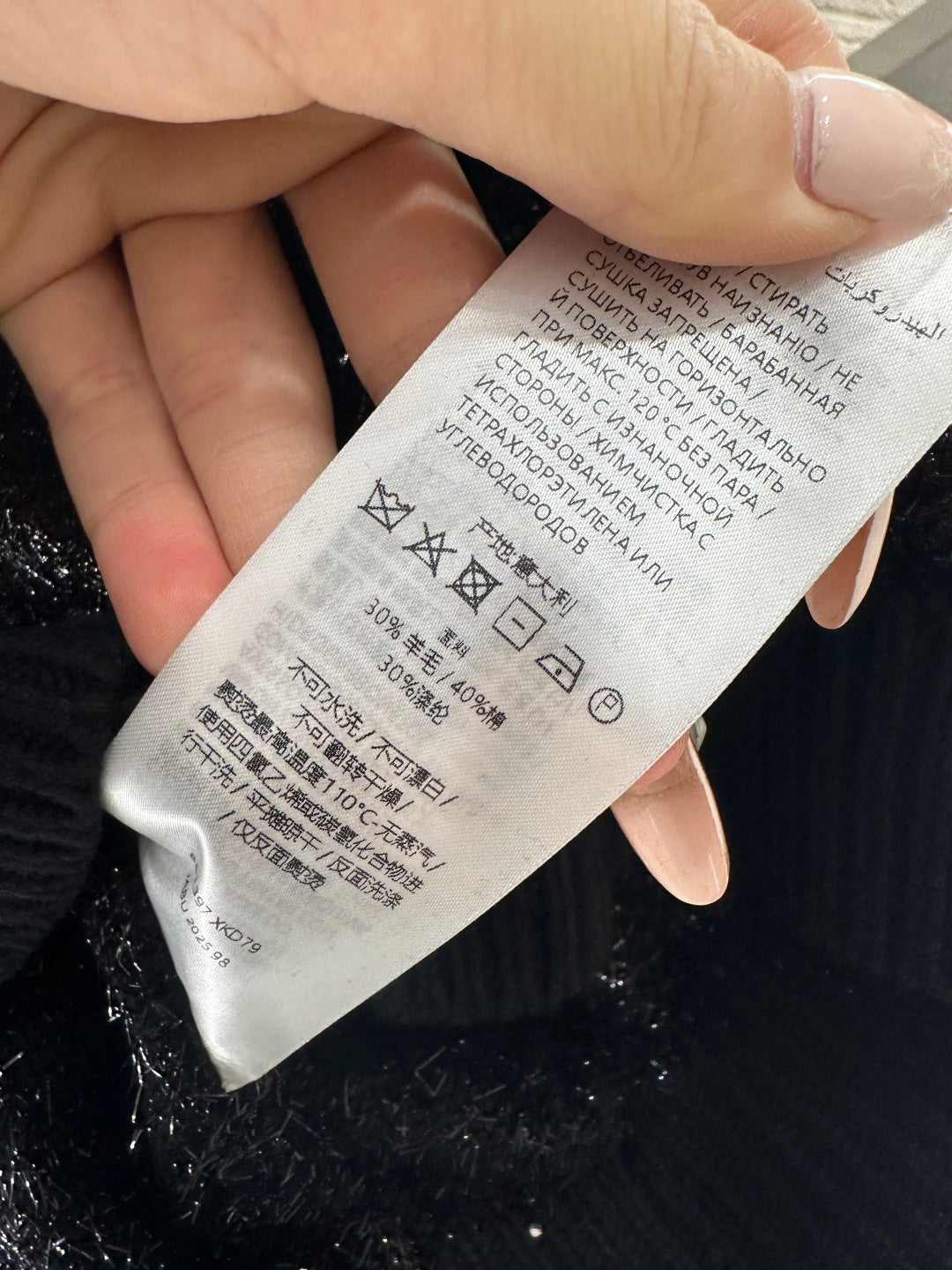 Rhinestone-stamped Collar Sweater