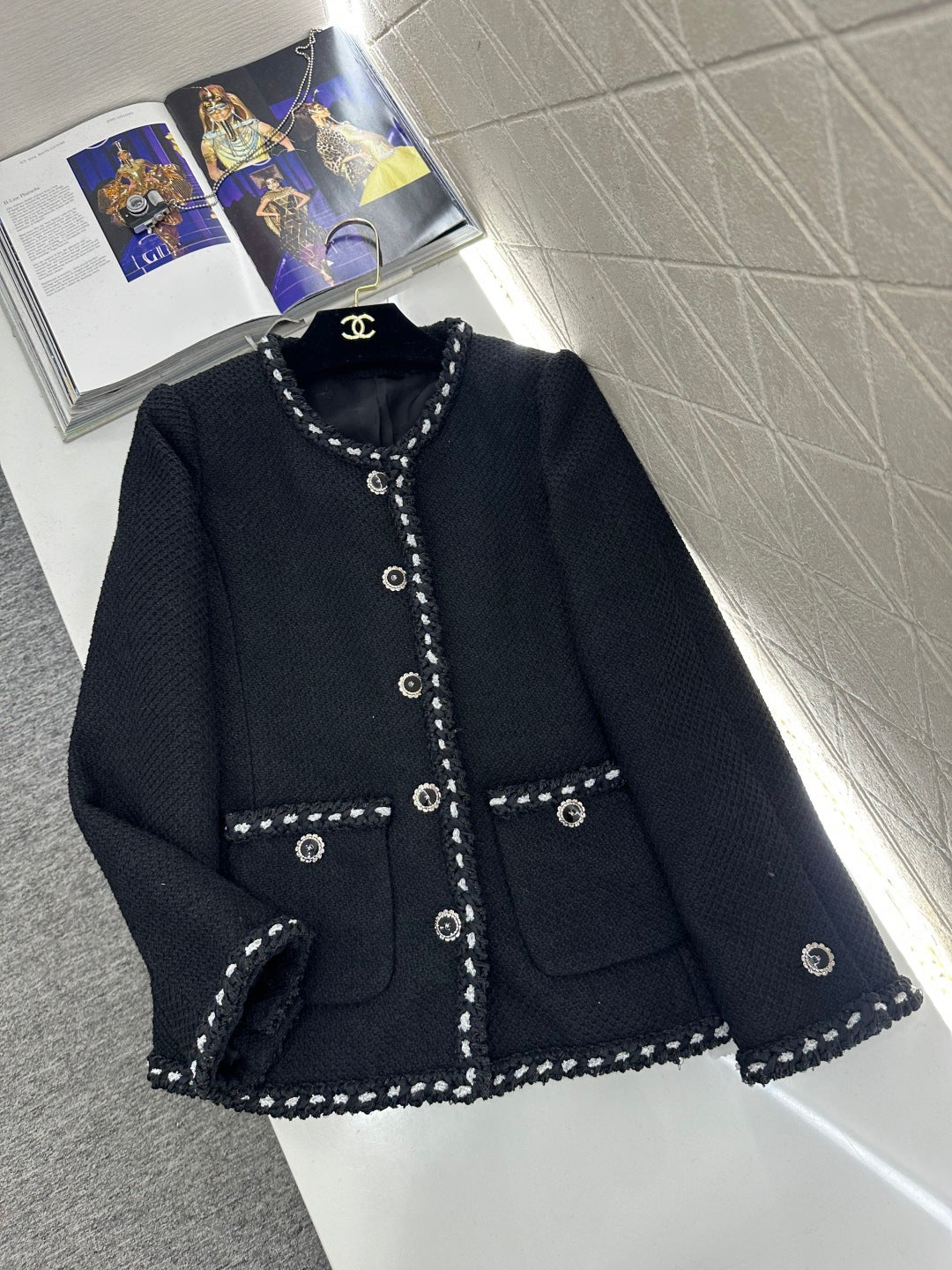 Round Neck Tie-Edge Jacket